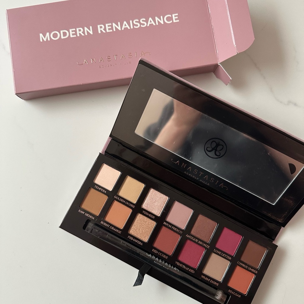 Anastasia Beverly Hills Modern Renaissance Eyeshadow Palette + mascara